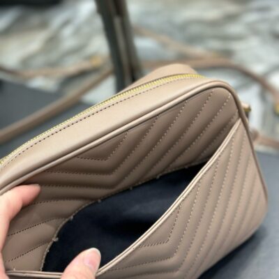 Image_20241212172805_78515cc5-a71a-4c99-9531-078a5915473c LOU 23 CAMERA BAG BEIGE IN QUILTED LEATHER GOLD HARDWARE