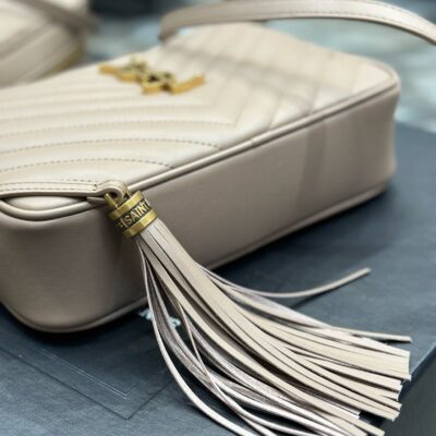 Image_20241212172809_9ee89904-9f52-463e-b5c8-9ede6b23eaf0 LOU 23 CAMERA BAG BEIGE IN QUILTED LEATHER GOLD HARDWARE