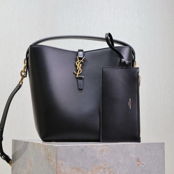 LE 37 MEDIUM BUCKET BAG 26 IN BLACK CALFSKIN GOLD HARDWARE