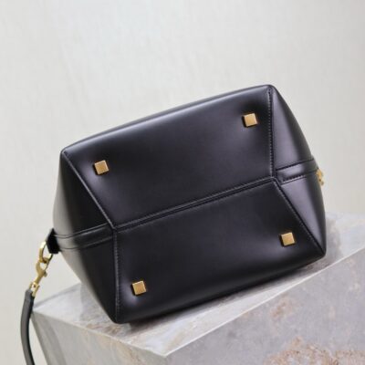 LE 37 MEDIUM BUCKET BAG 26 IN BLACK CALFSKIN GOLD HARDWARE