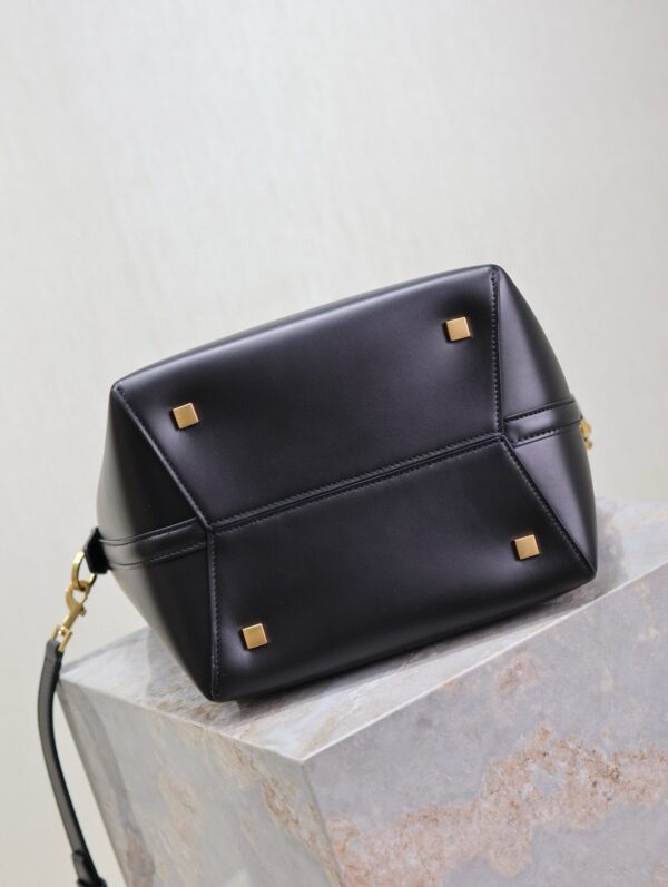 LE 37 MEDIUM BUCKET BAG 26 IN BLACK CALFSKIN GOLD HARDWARE