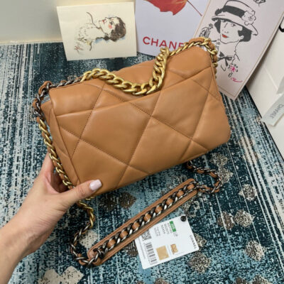 Image_20250228113822_6925afbe-b780-4069-bb38-c978af7a6f69 CC MEDIUM 26 FLAP BAG IN PEANUT LAMBSKIN
