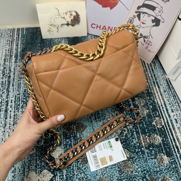 Image_20250228113822_6925afbe-b780-4069-bb38-c978af7a6f69 CC MEDIUM 26 FLAP BAG IN PEANUT LAMBSKIN