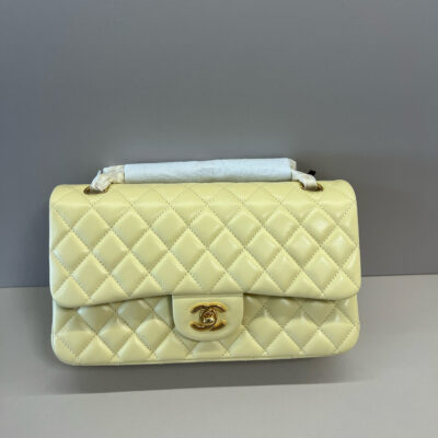 25C FLAP BAG 25 IN YELLOW QUILTED LAMBSKIN GOLD HARDWARE