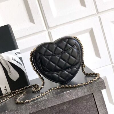 Image_20250915115350_302_43 CC HEART QUILTED SHOULDER BAG 19 IN BLACK CALFSKIN TP3