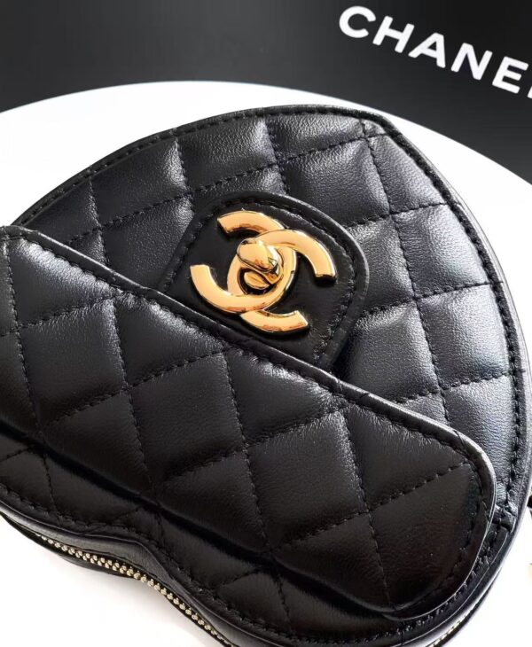 Image_20250915115353_305_43 CC HEART QUILTED SHOULDER BAG 19 IN BLACK CALFSKIN TP3