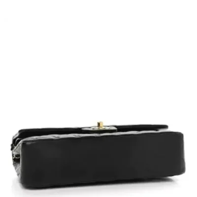 حقيبة صغيرة CHANEL جلد خروف مبطنة CC Pearl Crush Rectangular بغطاء أسود