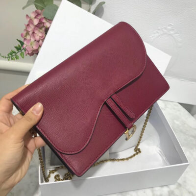 حقيبة كلاتش ديور Bordeaux Calskin Saddle بسلسلة