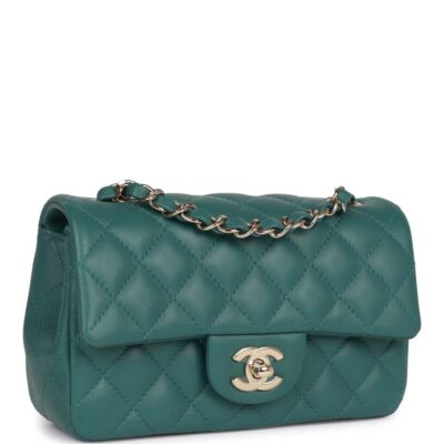 حقيبة صغيرة Chanel Rectangular بغطاء أخضر جلد خروف فاتح إكسسوارات معدنية ذهبية