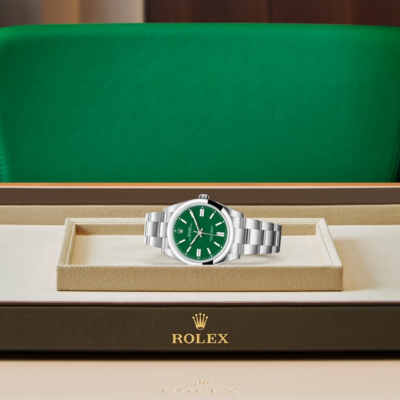 Rolex Oyster Perpetual 41-M124300 0005: A Timeless Accessory for Any Outfit