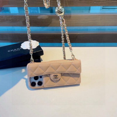 b70c103b8e0052a80cec252508e4700e1ea8e6e3c060c0bfdb7823d6c7ecd7b1 Chanel Style Quilted Leather Flip Card Holder Phone Case With Gold Chain Crossbody Strap