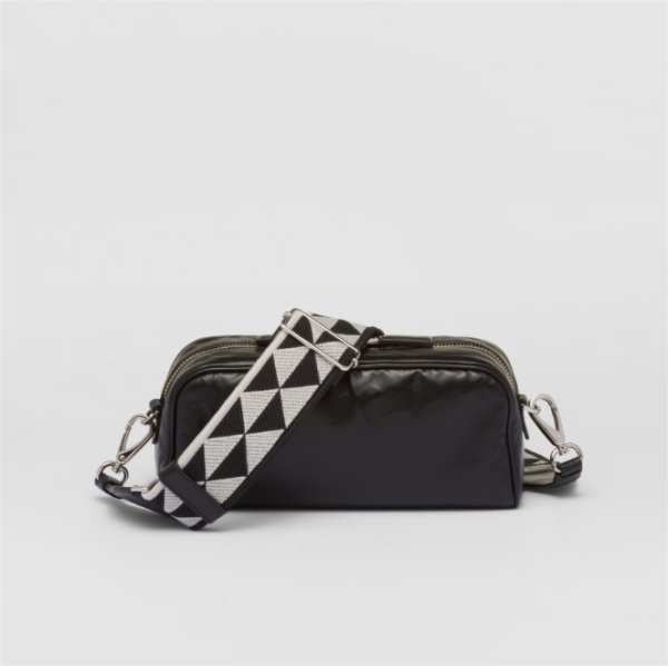 ba19917f85d70bf90c90364bfeeb1f31 Prada 纳帕皮革 复古 皮革 multi-pocket 肩背包