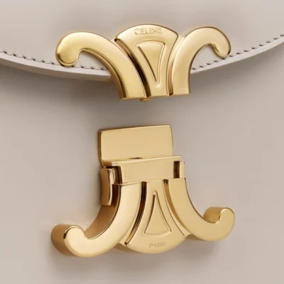 beee492dd097b3cd92faee1cbf1bf55b TEEN BESACE TRIOMPHE IN SHINY CALFSKIN TRENCH