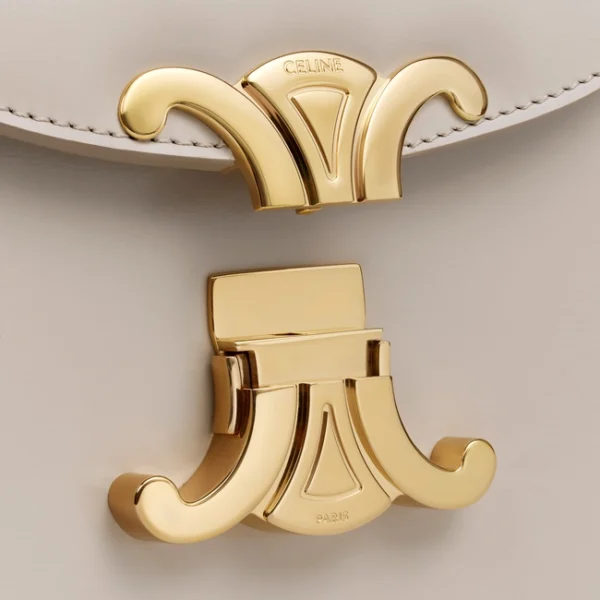 beee492dd097b3cd92faee1cbf1bf55b TEEN BESACE TRIOMPHE IN SHINY CALFSKIN TRENCH