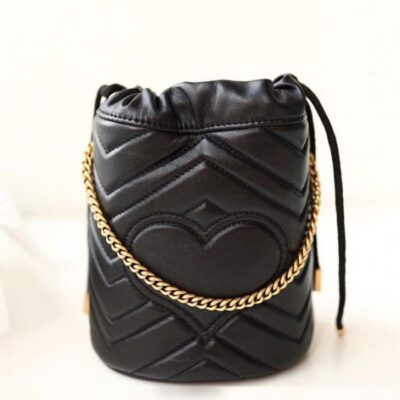 古驰 GG Marmont Wave Design Drawstring Closure 黄铜 Matelassel 搭扣 575163 黑色皮革链条肩带迷你女士包