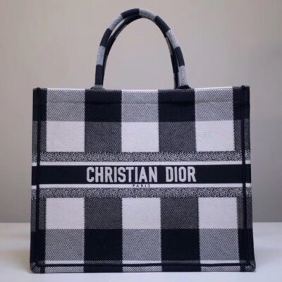 c4bb82e6cab97b6278efb38e92a140b7 حقيبة حمل Dior Book Checkered كانفاس