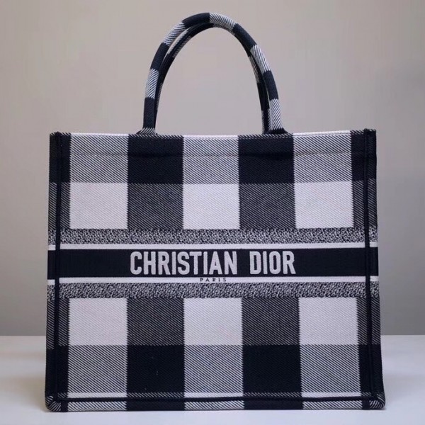 c4bb82e6cab97b6278efb38e92a140b7 حقيبة حمل Dior Book Checkered كانفاس