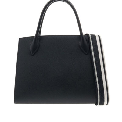 c5694bb9ce09f68931ea541c9dd2a2b8 Prada 单色 十字纹皮革 中号包
