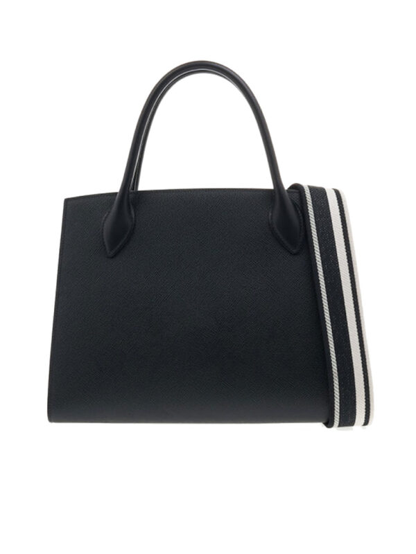 c5694bb9ce09f68931ea541c9dd2a2b8 Prada 单色 十字纹皮革 中号包