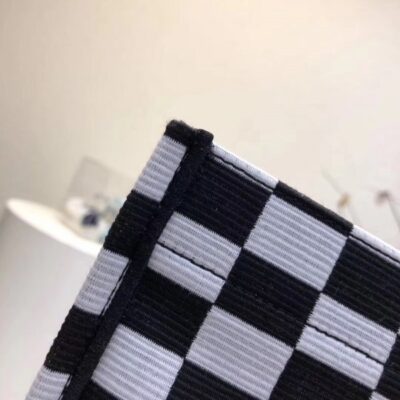 cc929bfc8cce12e476a8fcb98824cd2b حقيبة حمل Dior Book Checkered كانفاس