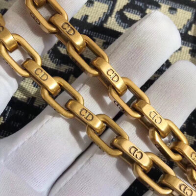 ce5196e30a571b0b3da912dd29e1fc44 حقيبة Dior Dioraddict بغطاء بلون أزرق Oblique كانفاس