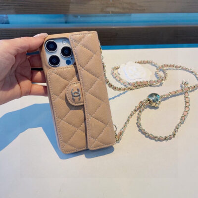 d5fc03820ebeb3c1d03a67c085767cf16e31d29700cb6ad96a20eb6a33d85ef4 Chanel Style Quilted Leather Flip Card Holder Phone Case With Gold Chain Crossbody Strap