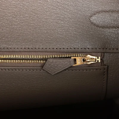 حقيبة هيرميس Birkin 35 Gris Etain من جلد توغو مع إكسسوارات معدنية ذهبية