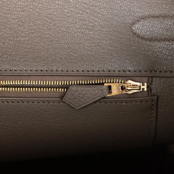 حقيبة هيرميس Birkin 35 Gris Etain من جلد توغو مع إكسسوارات معدنية ذهبية