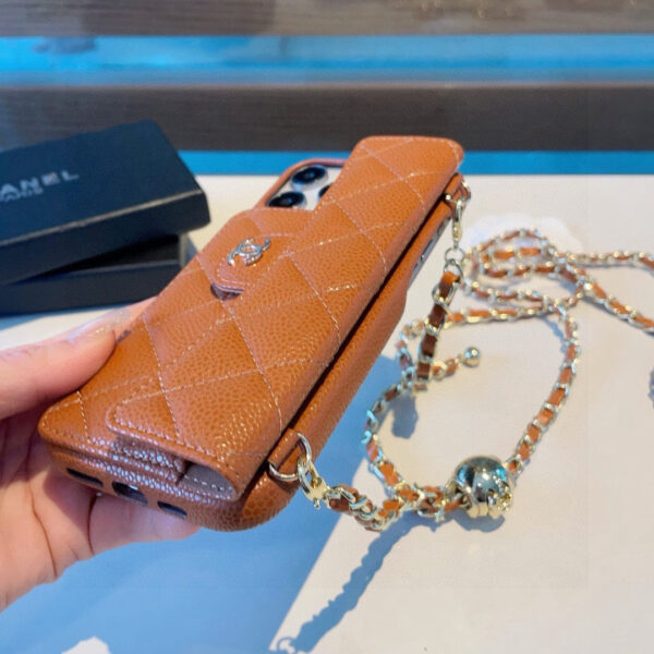 e684af28bb8c1f6ed1e57d4fd504cdbaf56e568b3bff4f9c2c70cbbb73f29579 Chanel Style Quilted Leather Flip Card Holder Phone Case With Gold Chain Crossbody Strap