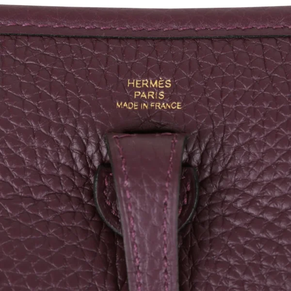 e9e0eaf9e3524a0d96bb56ecba83bd43 Hermès Evelyne TPM Cassis Clemence Gold Hardware