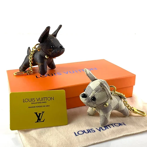 路易威登 Dog Charm Keychain Add WhatsApp claim your freebies 包