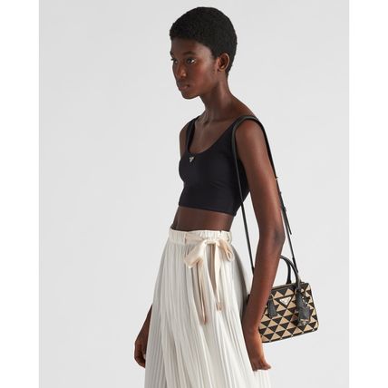 برادا شعار Handbags