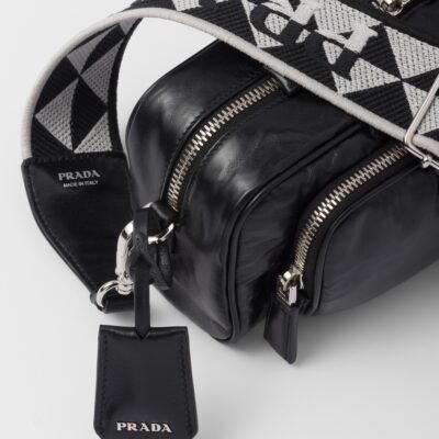 ffe6c1357462da19905d59de131c4cf5 Prada 纳帕皮革 复古 皮革 multi-pocket 肩背包