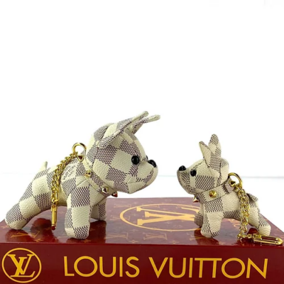 路易威登 Dog Charm Keychain Add WhatsApp claim your freebies 包