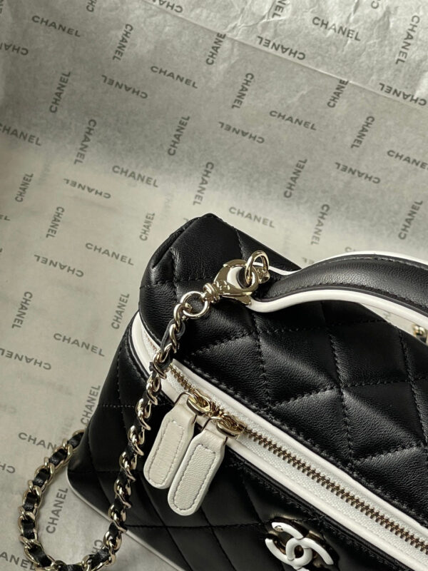 CHANEL 26S VANITY BAG 19 IN BLACK QUILTED LAMBSKIN SILVER HARDWARE