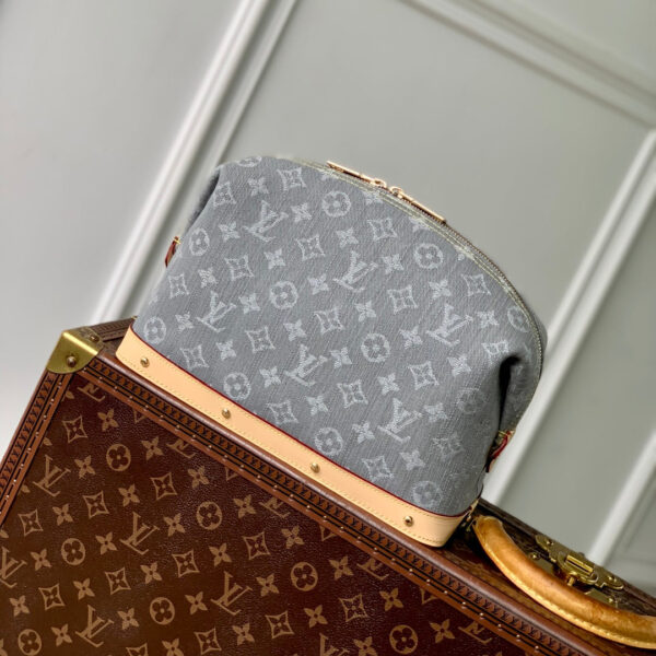 imgHD_4828b284_20250503_cmp_i1746257695670_7007_0_2_jpg COSMETIC POUCH 27 IN GREY MONOGRAM DENIM GOLD HARDWARE