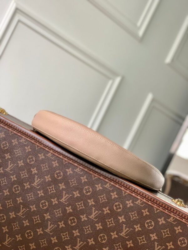 imgHD_4828b284_20250509_cmp_i1746781695173_7718_0_3_jpg LOW KEY COOKIE MM 32 IN WALNUT BROWN CALFSKIN BROWN MONOGRAM TAG