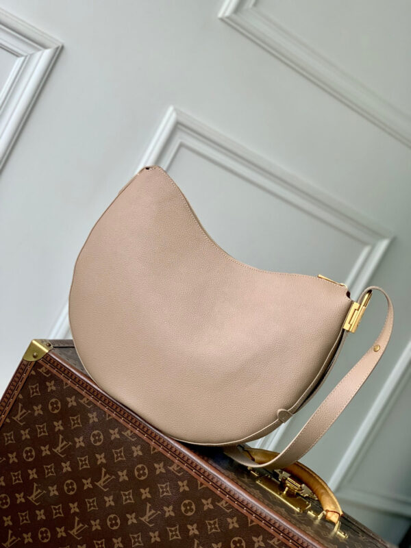 imgHD_4828b284_20250509_cmp_i1746781707776_5201_0_2_jpg LOW KEY COOKIE MM 32 IN WALNUT BROWN CALFSKIN BROWN MONOGRAM TAG