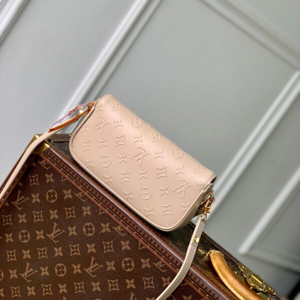 imgHD_4828b284_20250514_cmp_i1747209461217_7518_0_2_jpg WALLET ON CHAIN IVY 23 IN BEIGE MONOGRAM REVERSE CANVAS EMBOSSED LOGO