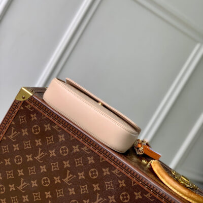 imgHD_4828b284_20250514_cmp_i1747209461217_9099_0_3_jpg WALLET ON CHAIN IVY 23 IN BEIGE MONOGRAM REVERSE CANVAS EMBOSSED LOGO