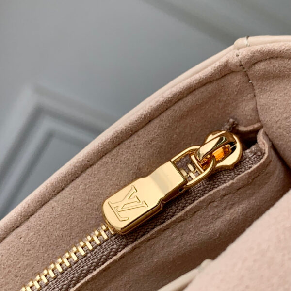 imgHD_4828b284_20250514_cmp_i1747209473773_4216_0_4_jpg WALLET ON CHAIN IVY 23 IN BEIGE MONOGRAM REVERSE CANVAS EMBOSSED LOGO