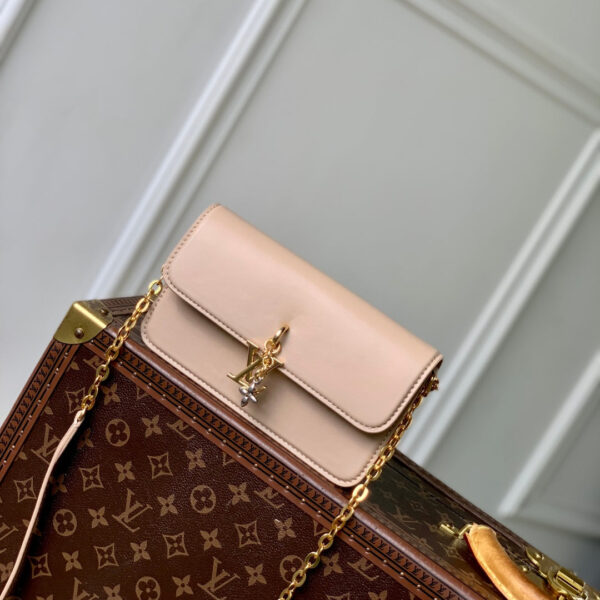 imgHD_4828b284_20250514_cmp_i1747210491774_6398_0_0_jpg WALLET ON CHAIN BLOOM 20 IN BEIGE CALFSKIN