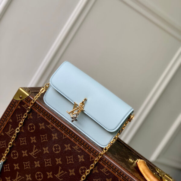 imgHD_4828b284_20250514_cmp_i1747210672136_8584_0_0_jpg WALLET ON CHAIN BLOOM 20 IN AZUR BLUE CALFSKIN
