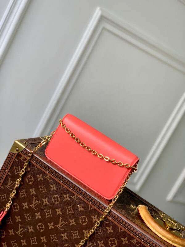 imgHD_4828b284_20250514_cmp_i1747210720415_920_0_2_jpg WALLET ON CHAIN BLOOM 20 IN SWEET CORAL CALFSKIN