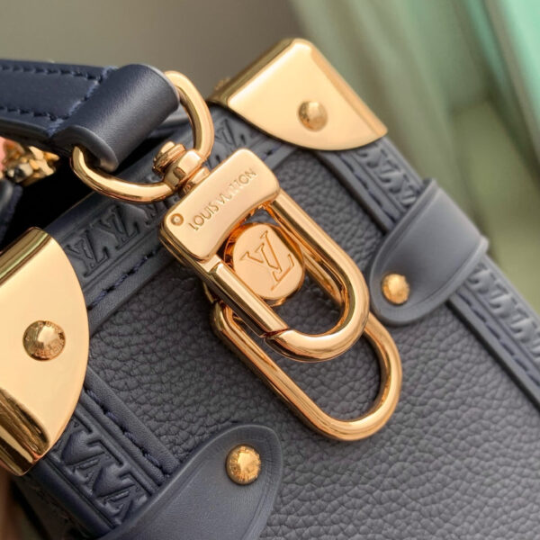 imgHD_4828b284_20250523_cmp_i1747986351064_4137_0_5_jpg SIDE TRUNK 23.5 IN NAVY BLUE CALFSKIN SLOCK GOLD