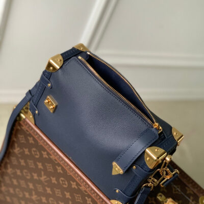imgHD_4828b284_20250523_cmp_i1747986351071_8102_0_8_jpg SIDE TRUNK 23.5 IN NAVY BLUE CALFSKIN SLOCK GOLD
