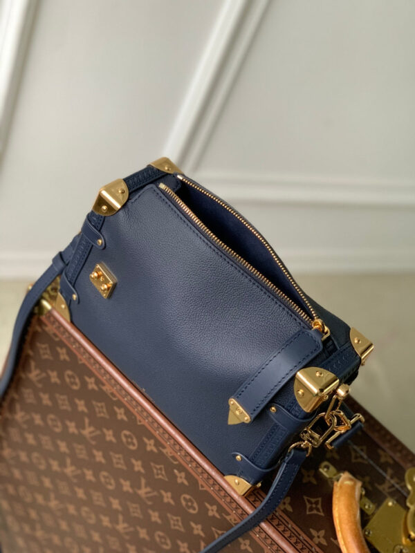 imgHD_4828b284_20250523_cmp_i1747986351071_8102_0_8_jpg SIDE TRUNK 23.5 IN NAVY BLUE CALFSKIN SLOCK GOLD