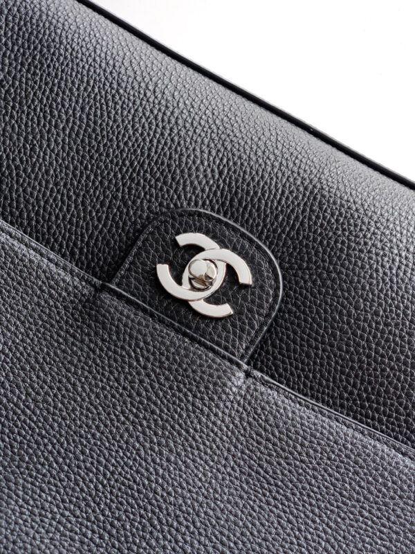 CHANEL 26S SOUPLISSIMO MAXI FLAP MEDIUM 32 IN BLACK GRAINED CALFSKIN SILVER HARDWARE