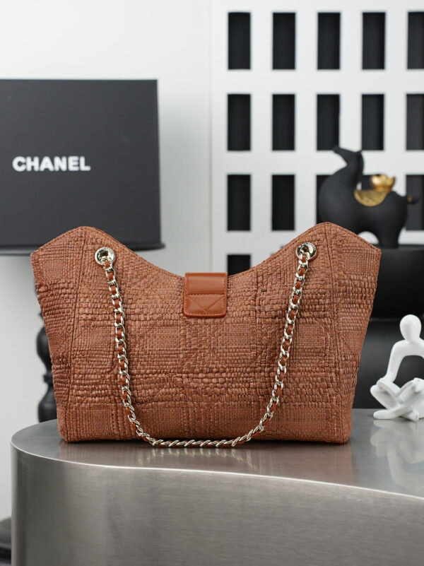 CHANEL 25S SHOULDER BAG 32 IN CARAMEL BROWN RAFFIA AND CALFSKIN GOLD HARDWARE