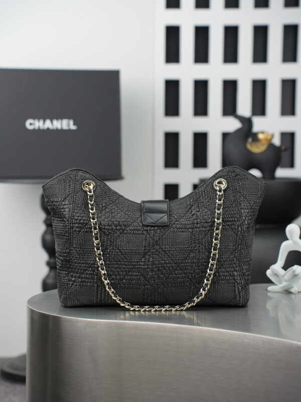 imgHD_f0893979_20260522_cmp_i1779441446335_3132_0_2_jpg CHANEL 25S SHOULDER BAG 32 IN BLACK RAFFIA AND CALFSKIN GOLD HARDWARE